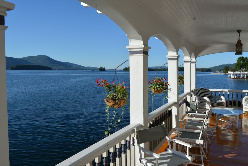 Boathouse Waterfront Lodging