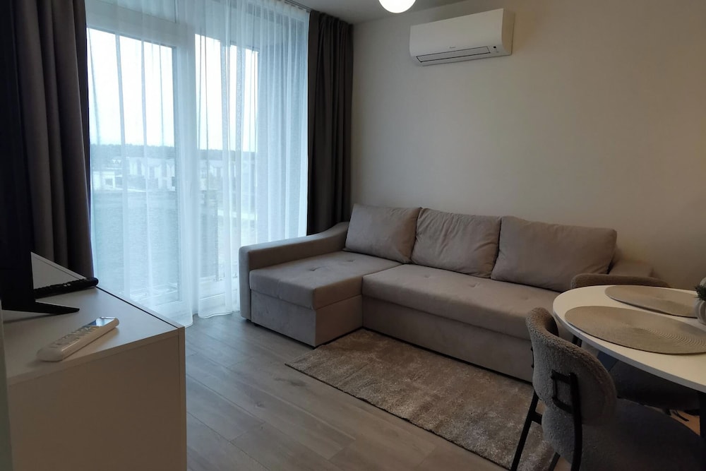Kunigiskes Apt- Sleeps 4 - Pool & Hot Tub