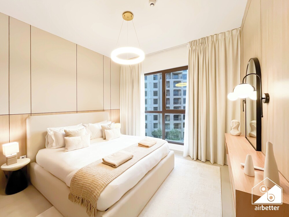Luxury & Comfort 1B at Al Jadeel 2 Jumeirah Living