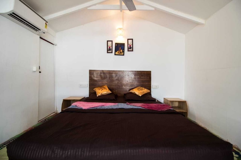 Cafe Del Mar Cottages And Rooms