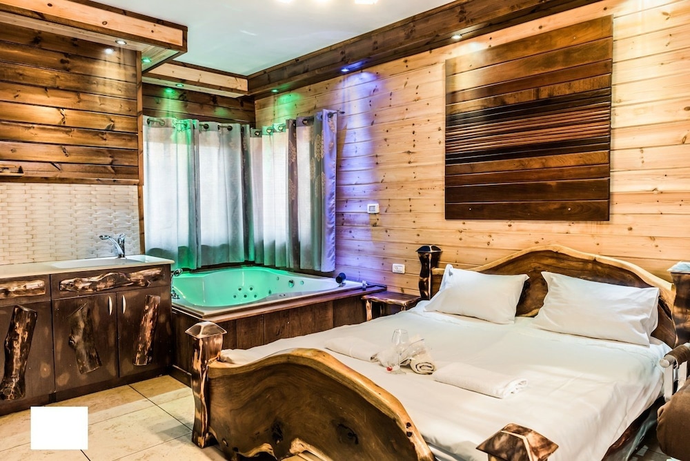 Country Suites with Jaccuzzi & Pool