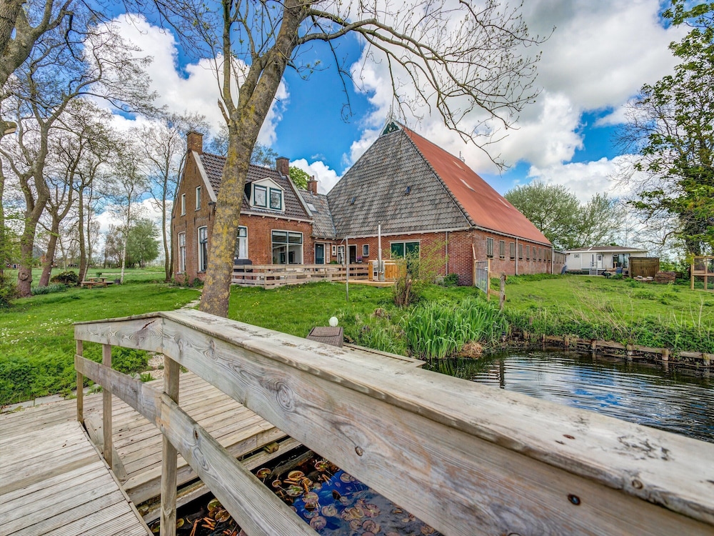 B&B Farm Grutsk in Suwald With its Harbor
