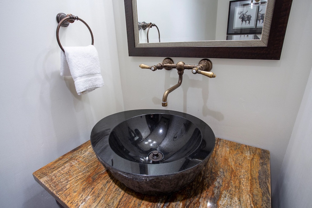 Arrowleaf Lodge- Two Bedroom Residence #209 2 Condo