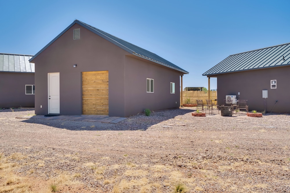 Walk to Wineries: Elgin Wine Country Retreat!