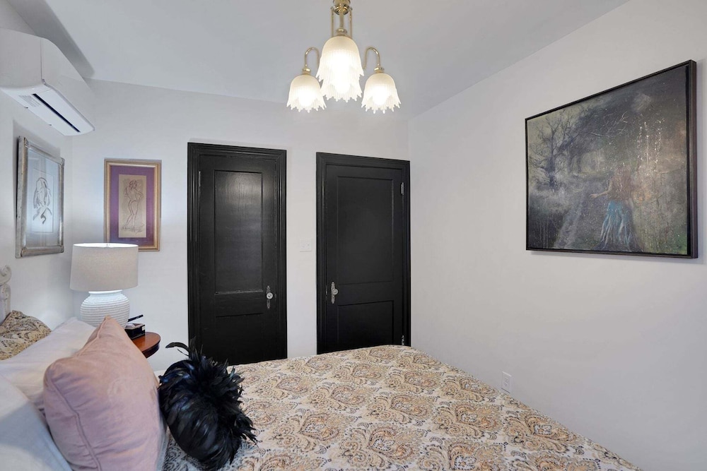 Historic 1920s Stay, Columbia House Unit A 1 Bedroom Apts