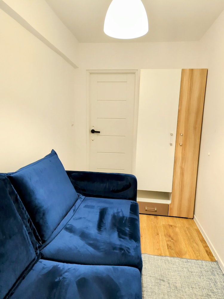 Ursus Rooms - Self Check-in view 5