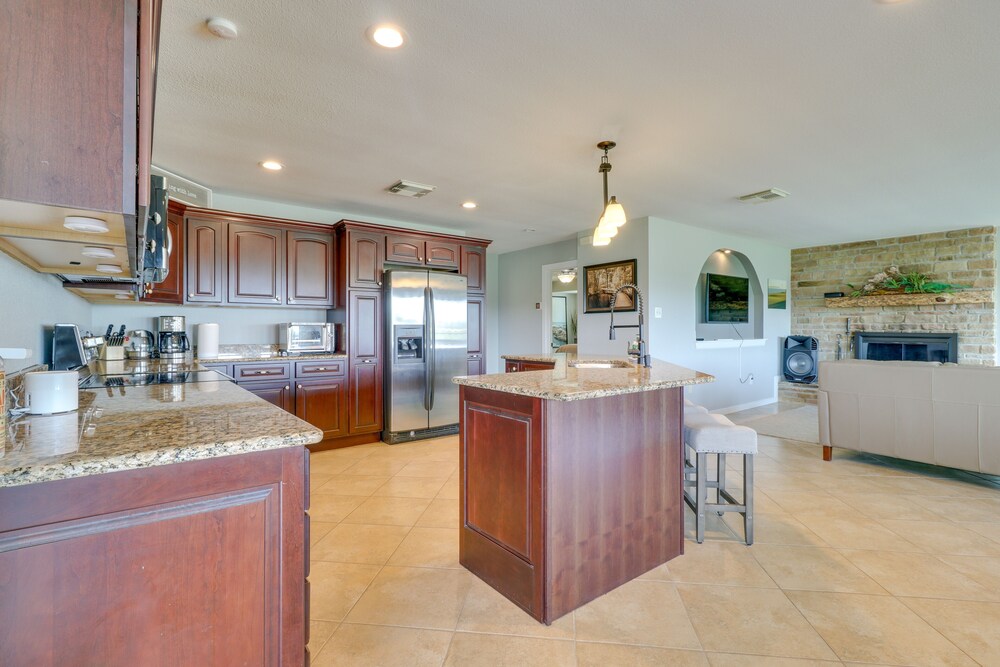 Waterfront Spicewood Home: Deck, Fire Pit Grill - Property Image 17
