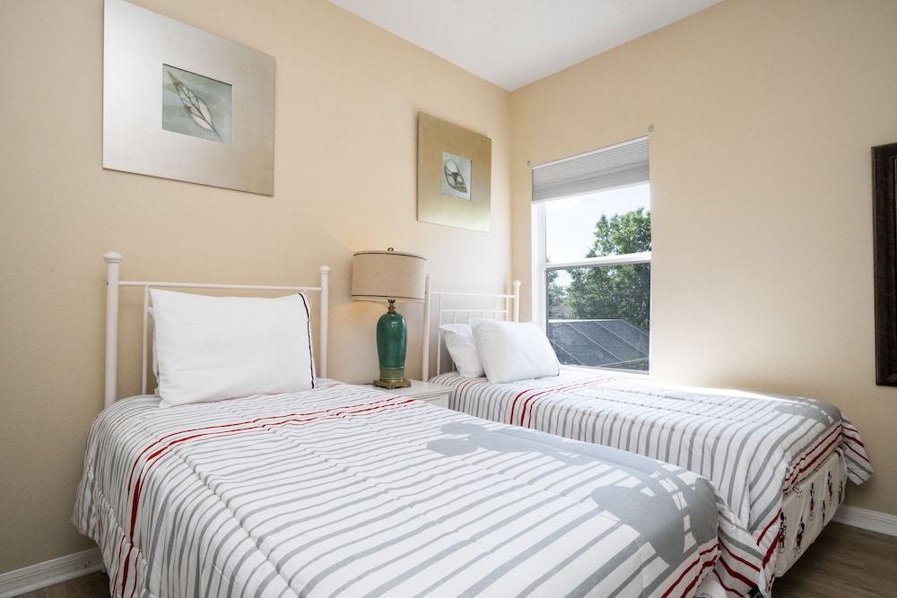 Stunning 5 Bd Home w/ Pool Close to Disney 7420 - Image 5