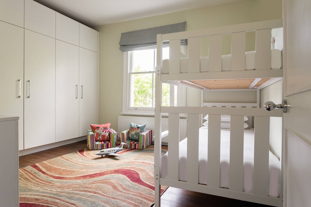Bassett Road XII by Onefinestay