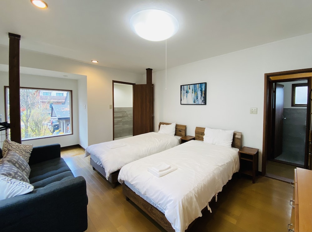 Bond Chalet Hakuba view 3