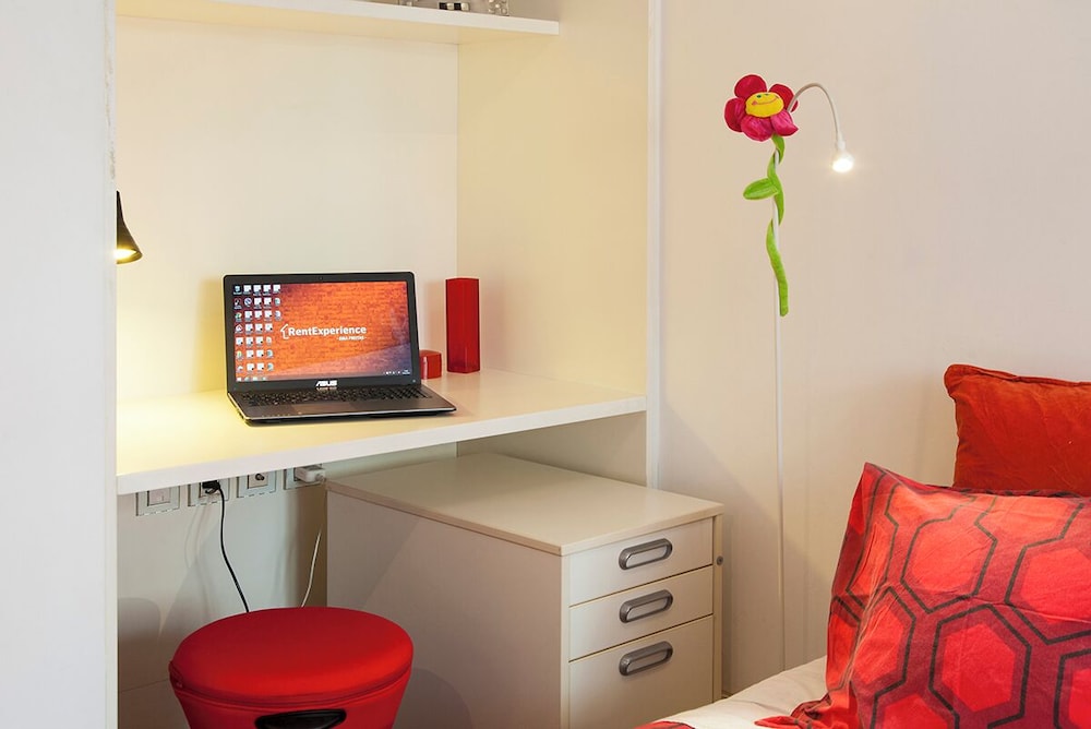 JOIVY Color-block studio w/workspace &free parking at the heart of Santa Catarina view 5