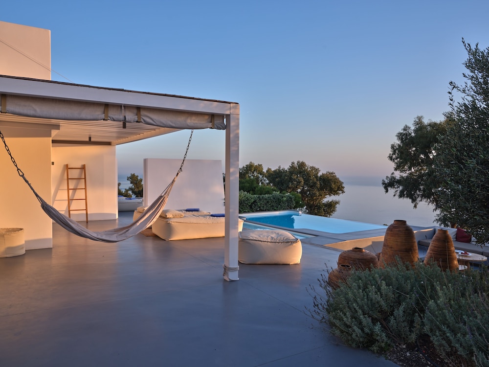 Santorini Heights