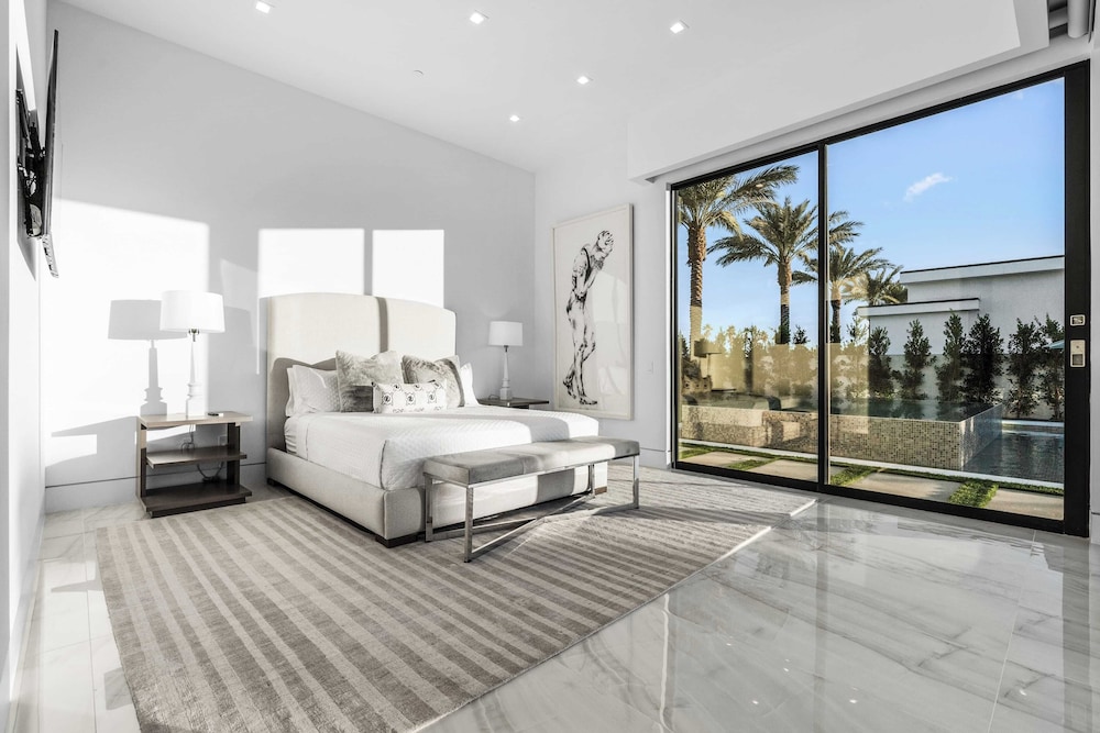 Exclusive Indio Villa Pool, Hot Tub, Putting Green Sleeps 18 Bravo #6