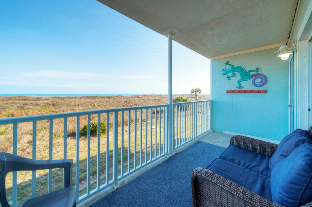 Beachfront Condo w/ Ocean View, 2 Pools, Boardwalk to the Beach Island Getaway