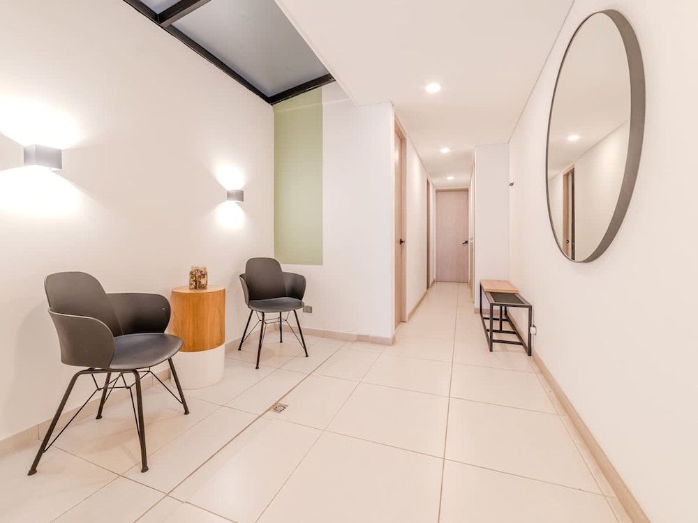 Panoramic 3 BR w Balcony in Laureles Medell n