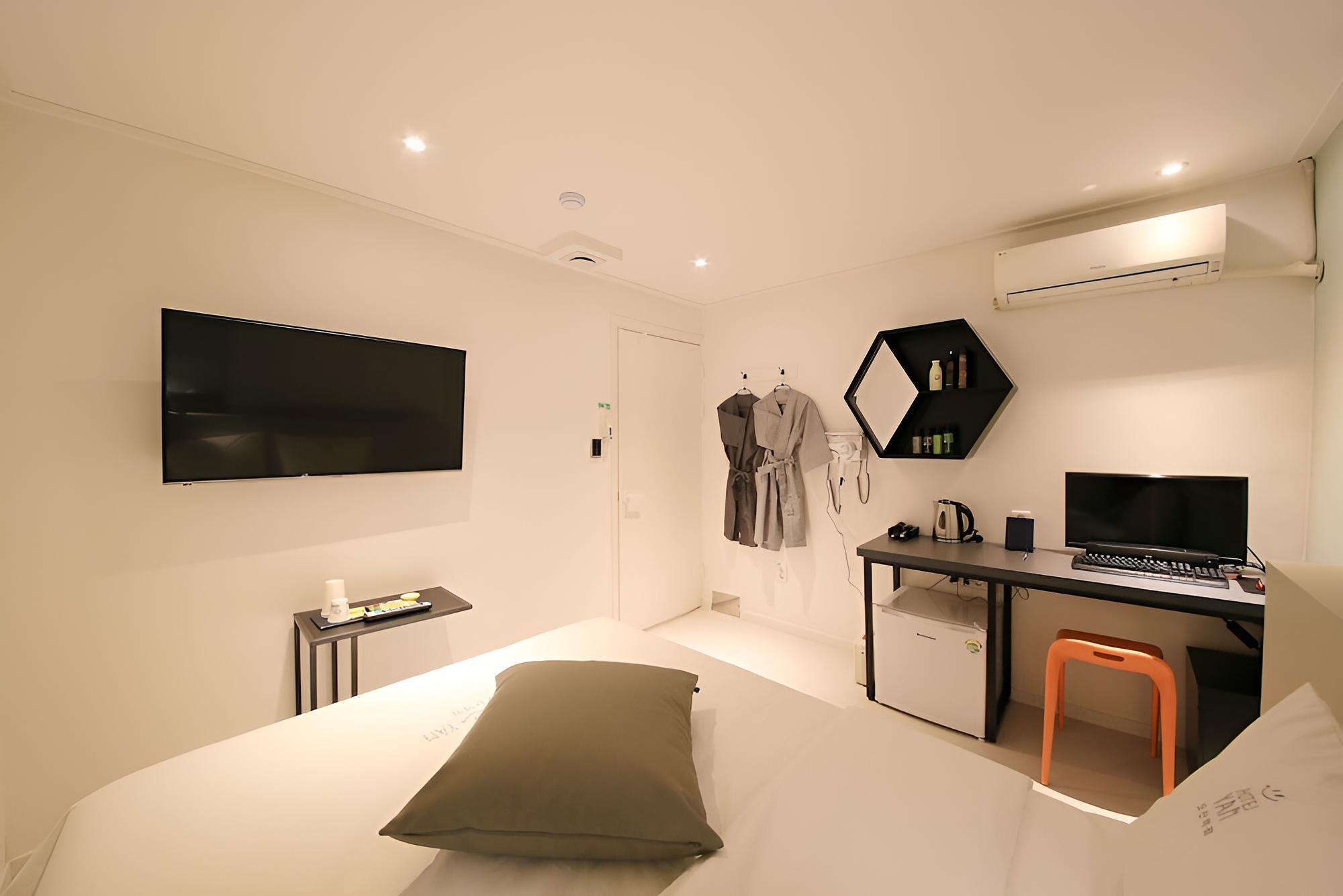 Photo 9