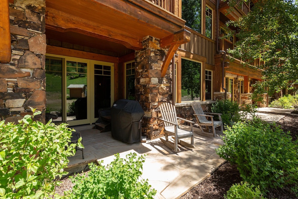 Grand Lodge - 3 Bedroom Deluxe #304 - Ski-in/out 3 Condo