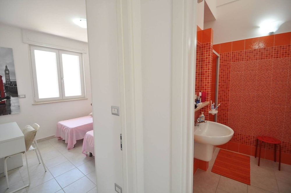 Villa Sacher Sleeps 12 Just 100 Metres From the sea