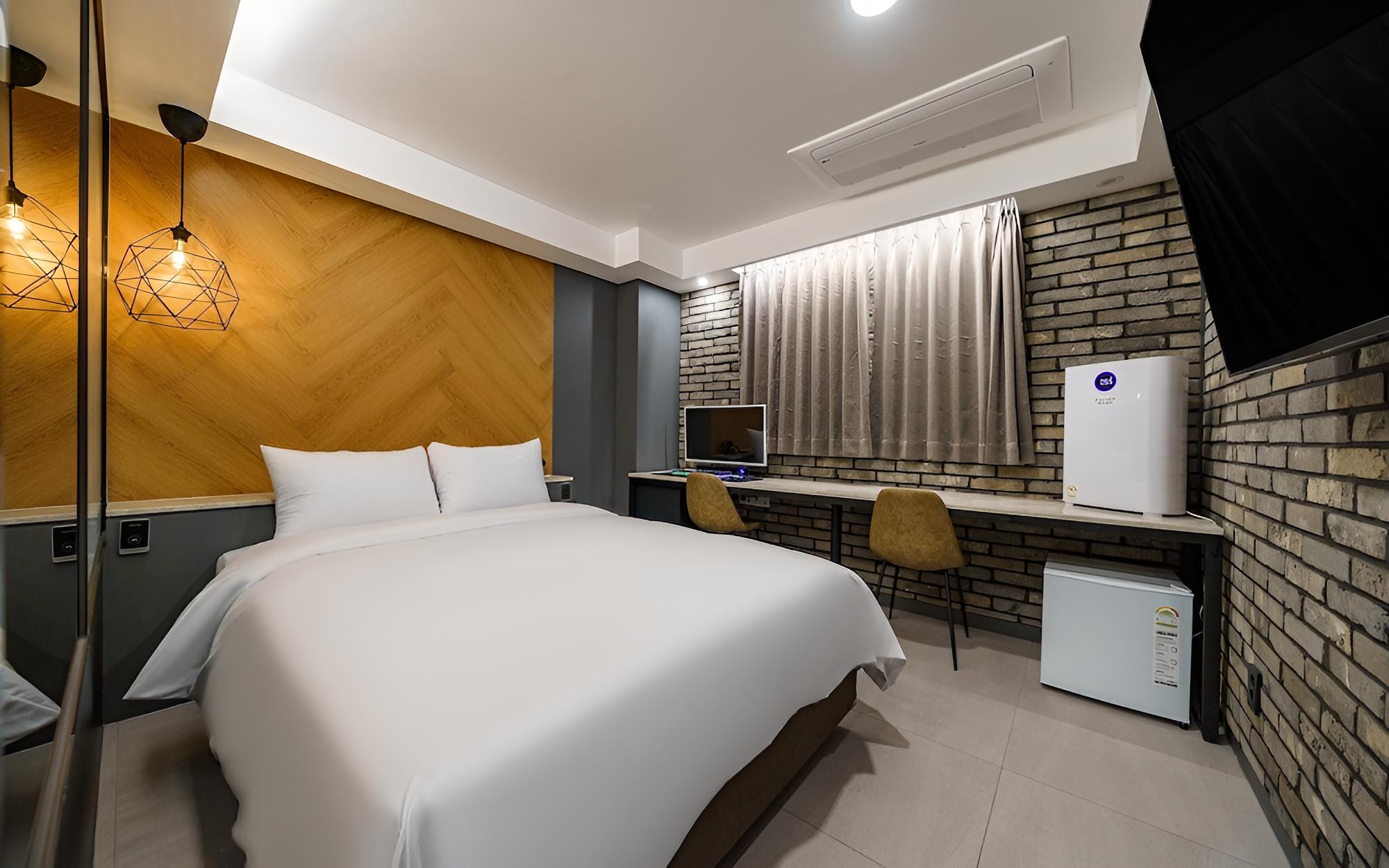 Seongnam Hotel wol view 4