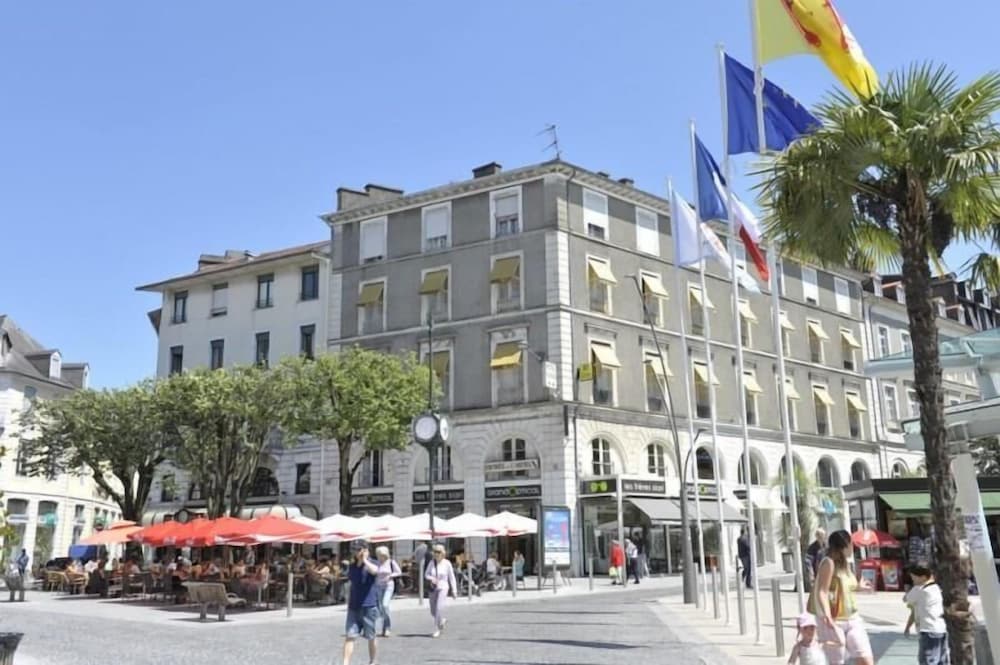 Pau Vacations - Hotel Le Bourbon - Property Image 1