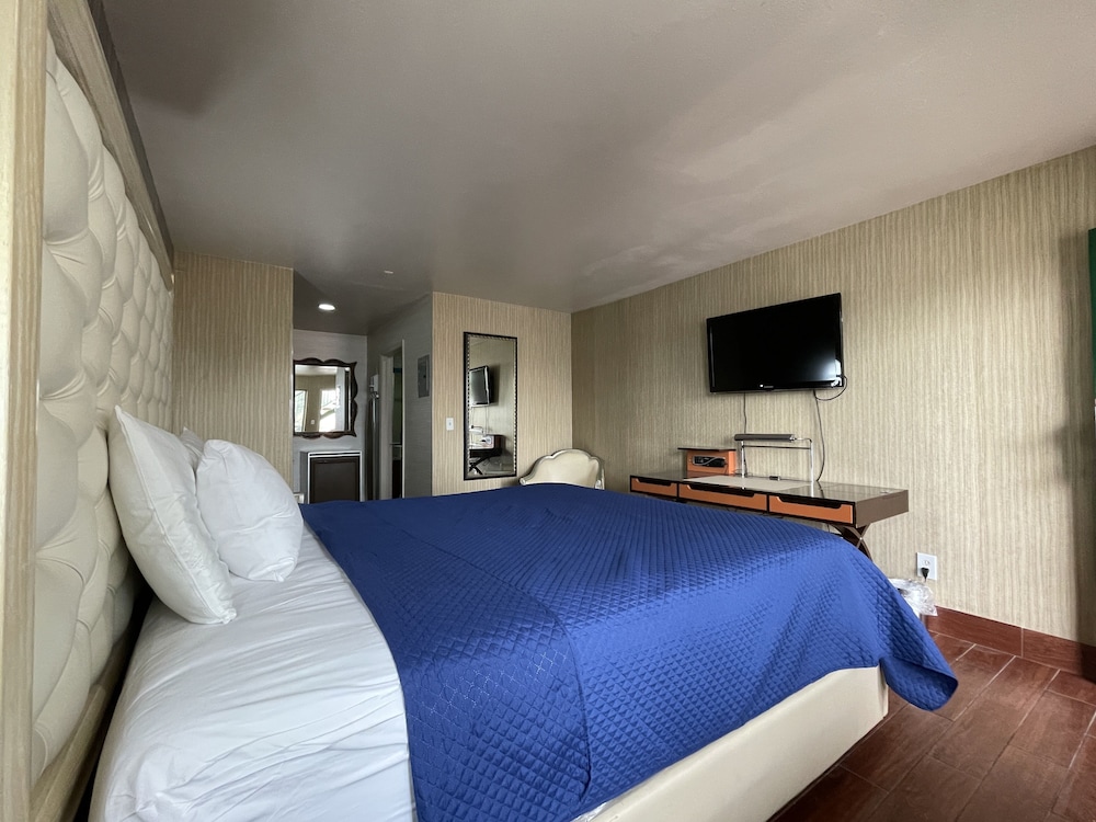 Crown Motel