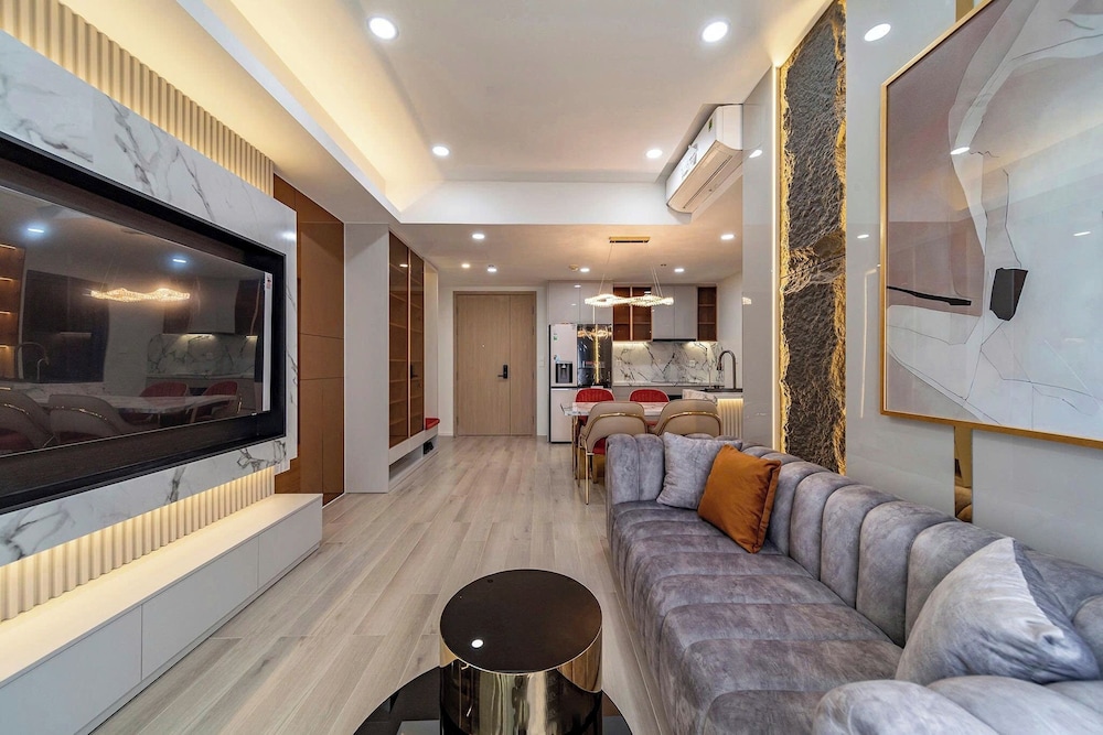 Apartment Landmark 81 by Urban Home