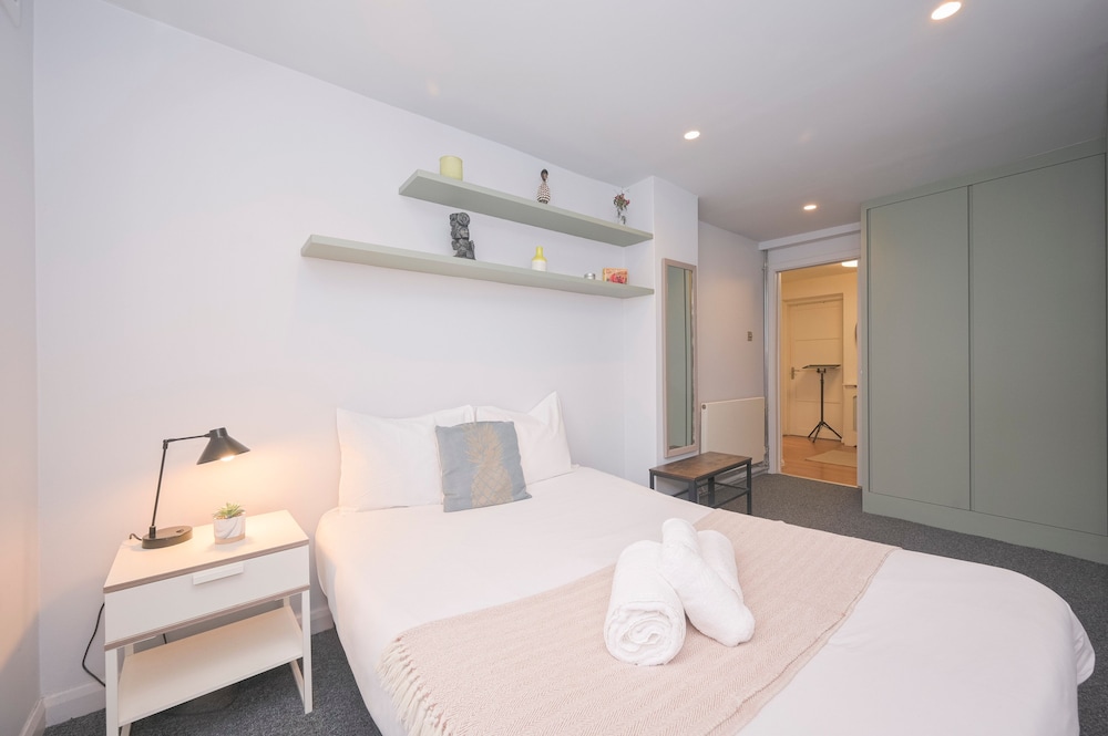 Modern 1Bd Basement Flat Near Victoria Park London photo 5