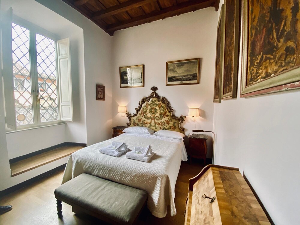 A Prince in Rome Elegant Navona Terrace Apartment