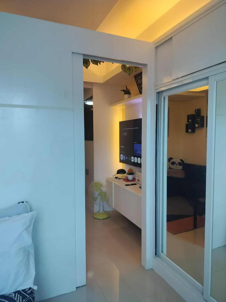 Spacious 1-bedroom Condo in Quezon City With Private Pool