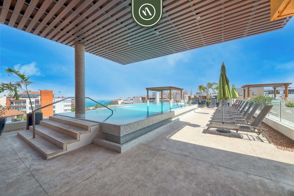 Amazing 1 BR Condo in Romantic Zone - Rooftop Pool