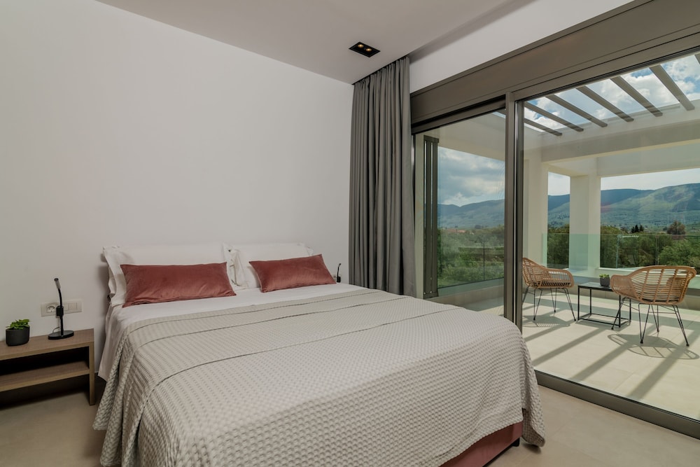 Antonia Villa photo 3