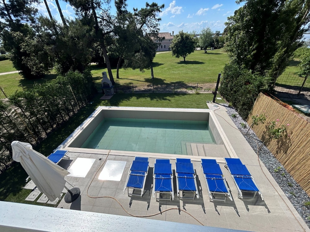 Golden Hour Retreat Lagoon View Villa With Pool