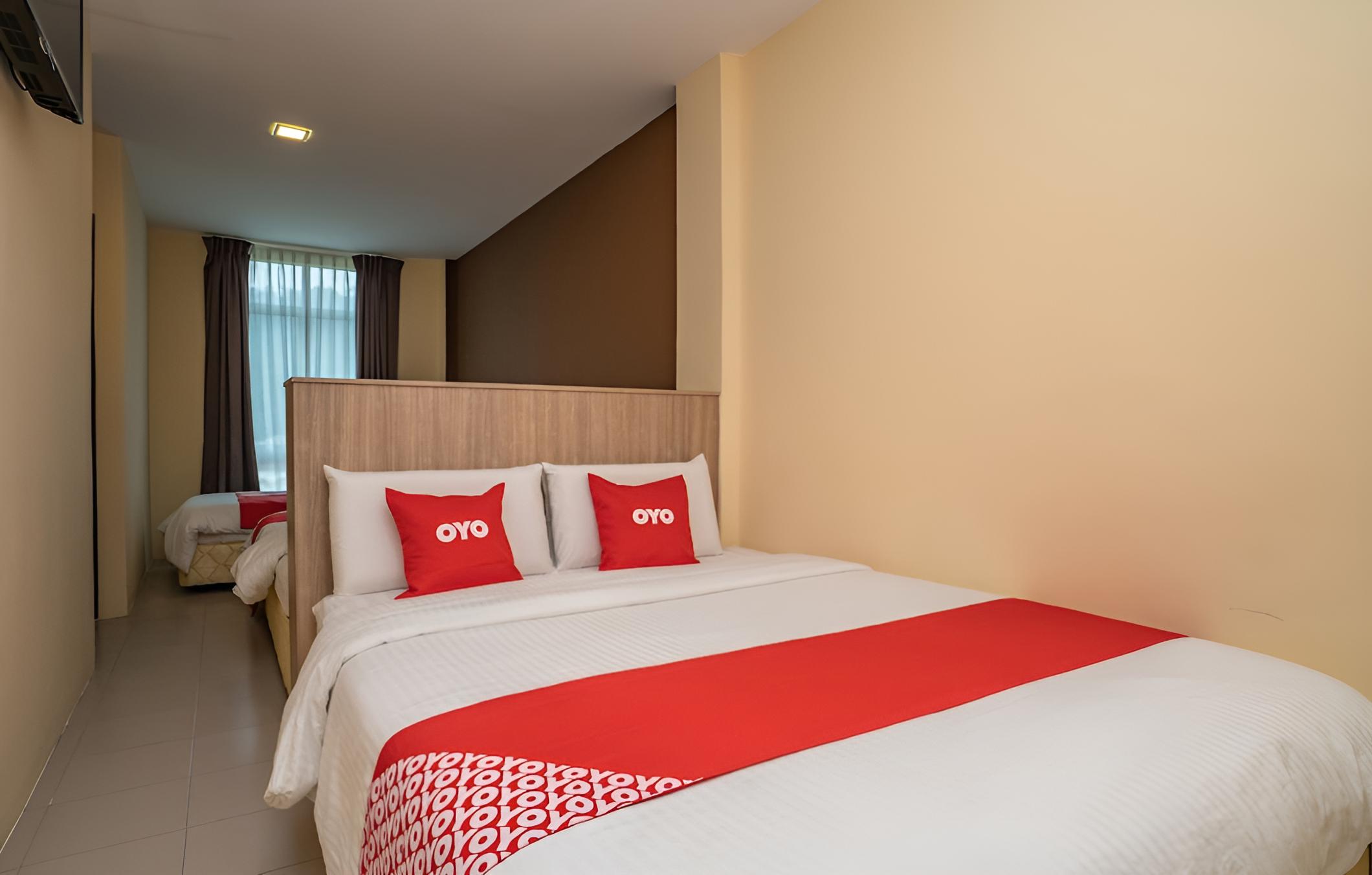 OYO 44078 The Island Hotel
