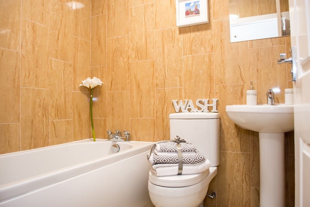 Crawley Vacations - Trivelles Gatwick - Property Image 2