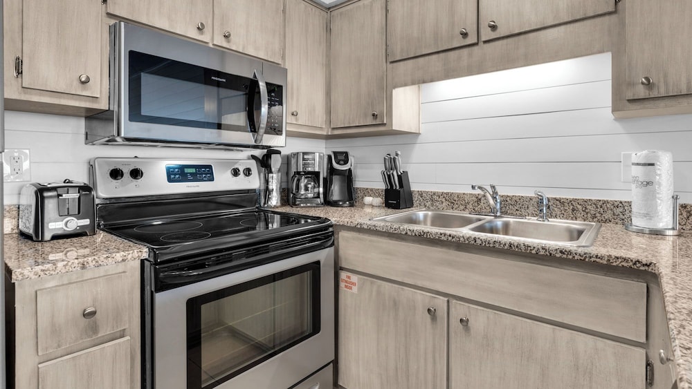 2BR Steps to Sand Pool, Near Pier Park + Free Attraction Tickets!