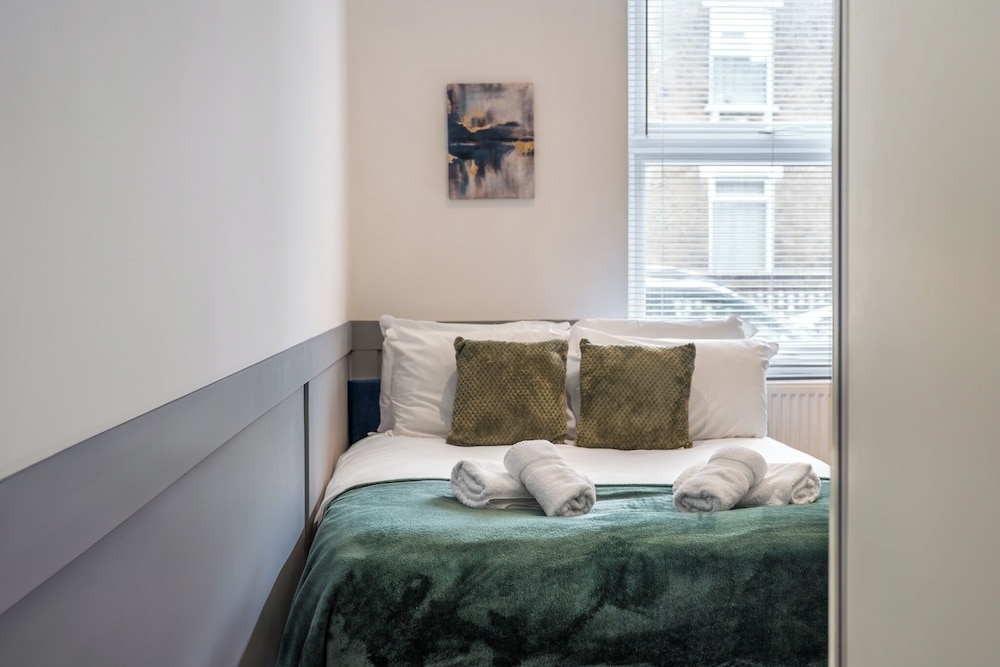 1 Bed Flat - Sleeps 3 - Parking - Wifi