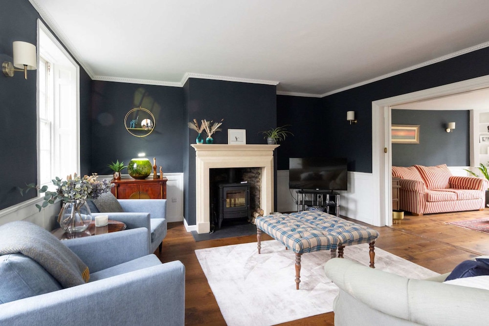 Country Retreat - Sleeps 14 - Large Garden