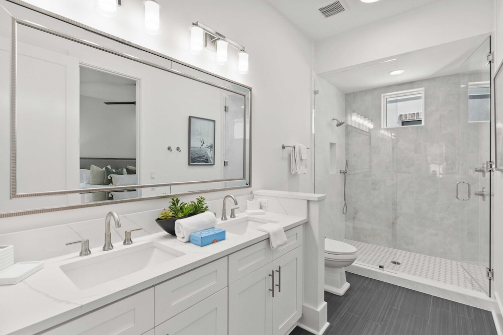 30A Salt & Solace Pool, Golf Cart, Hot Tub + Outdoor Kitchen