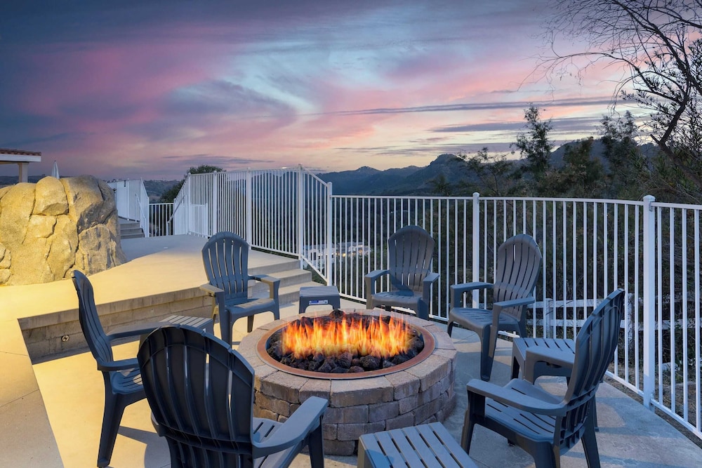 Pool, Views, Hot Tub, Fire Pit & Arcade Vista Clara by Avantstay