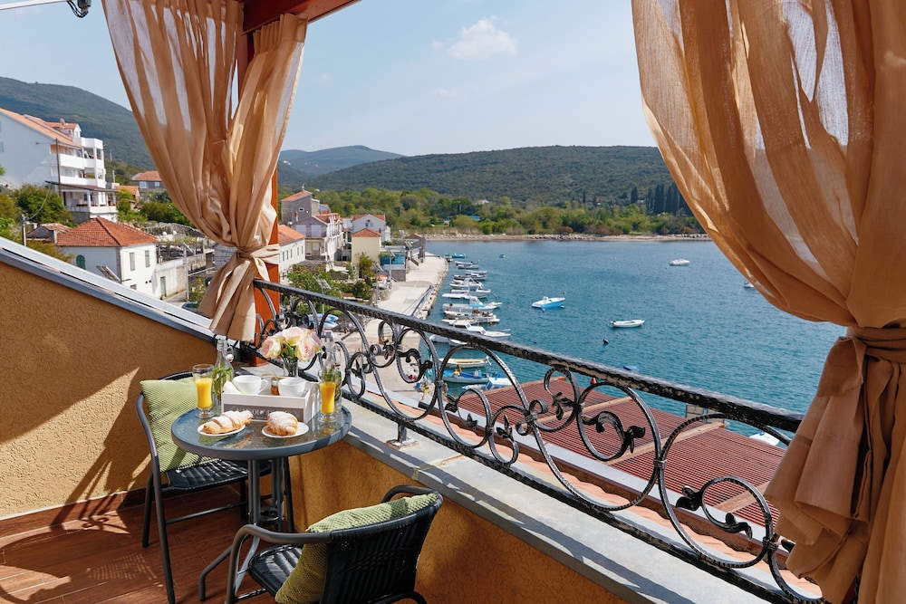 Beachfront Villa Adria