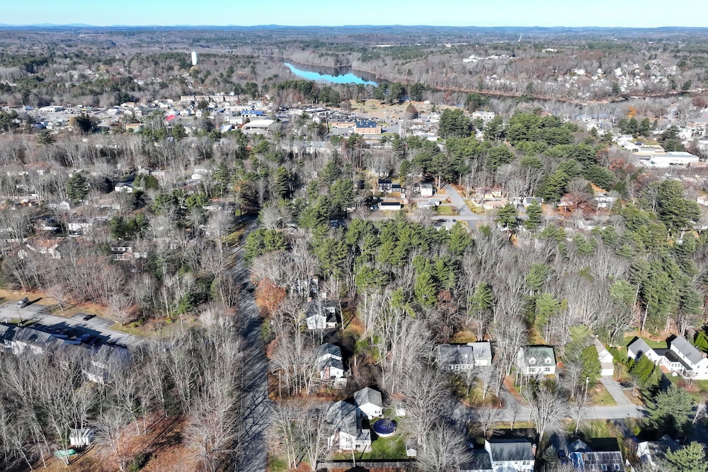 1 Mi to Maine Street! Mcm-style Home in Brunswick