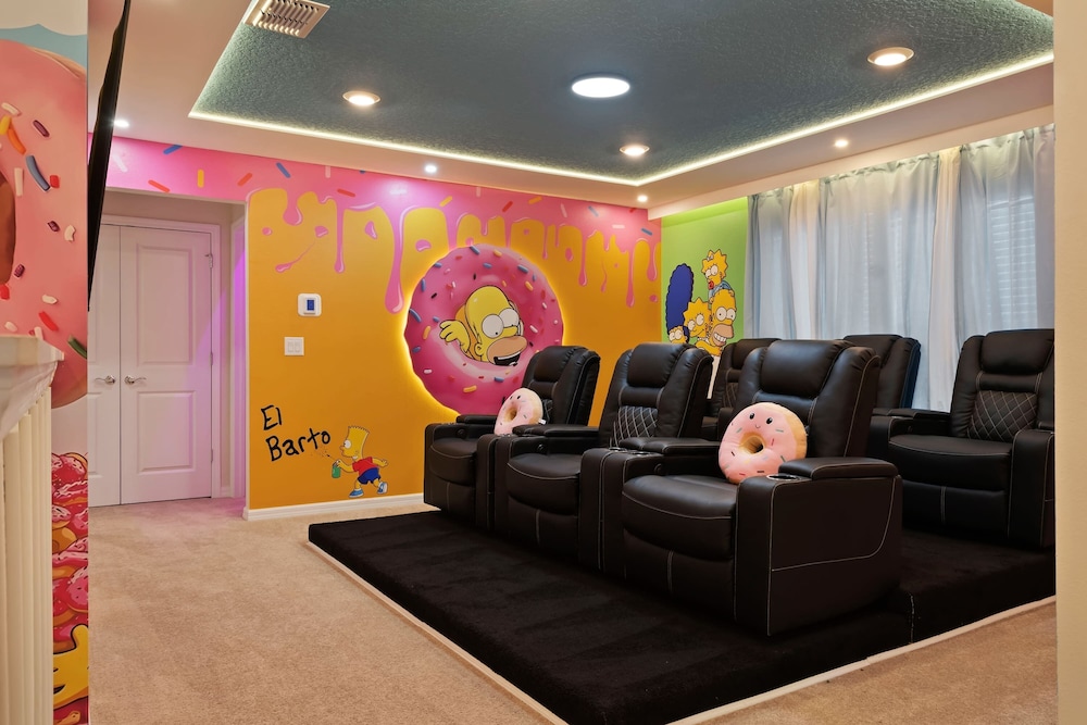 Luxurious Windsor Cay Villa Private Pool, Epic Game Room & Minutes to Disney!