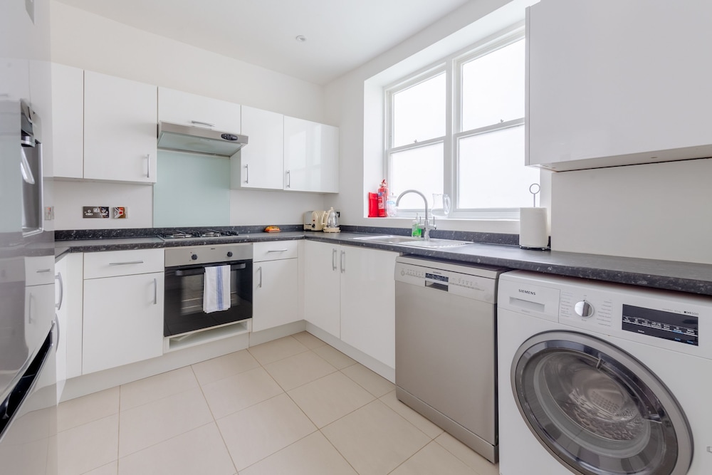 Spacious and Central 3 Bedroom House in Paddington