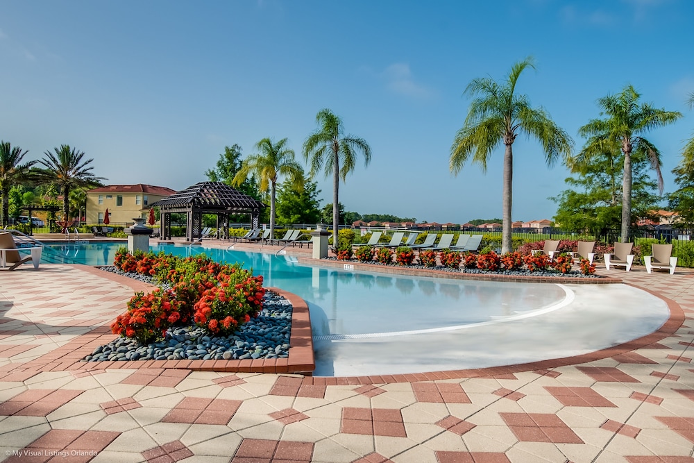 Modern 8 Bdrm 5 Bath Villa - Image 2