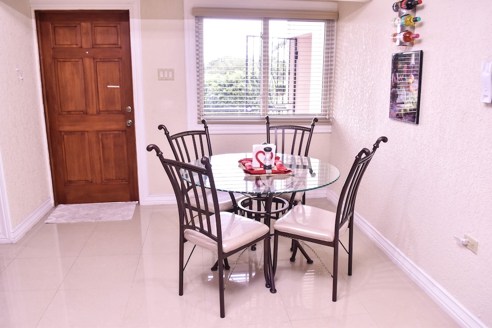 Executive Arcadia Luxury Guest Apartment view 4