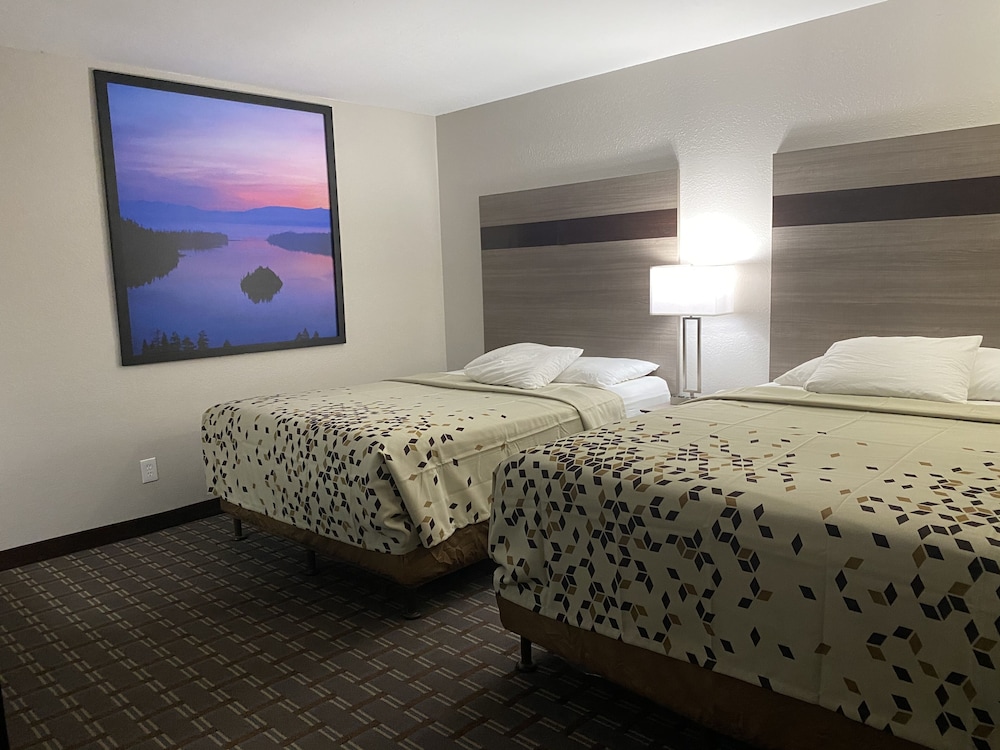 Lake Tahoe Vacations - High Country Lodge - Property Image 9