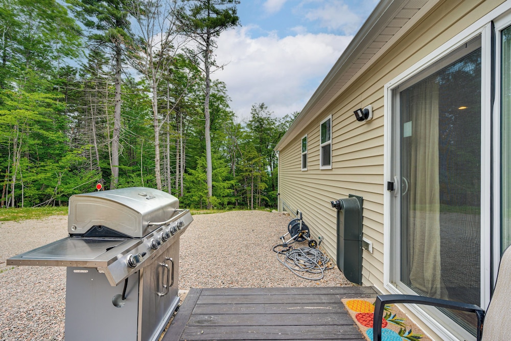 10 Mi to Echo Lake: Wooded Escape w/ Grill!