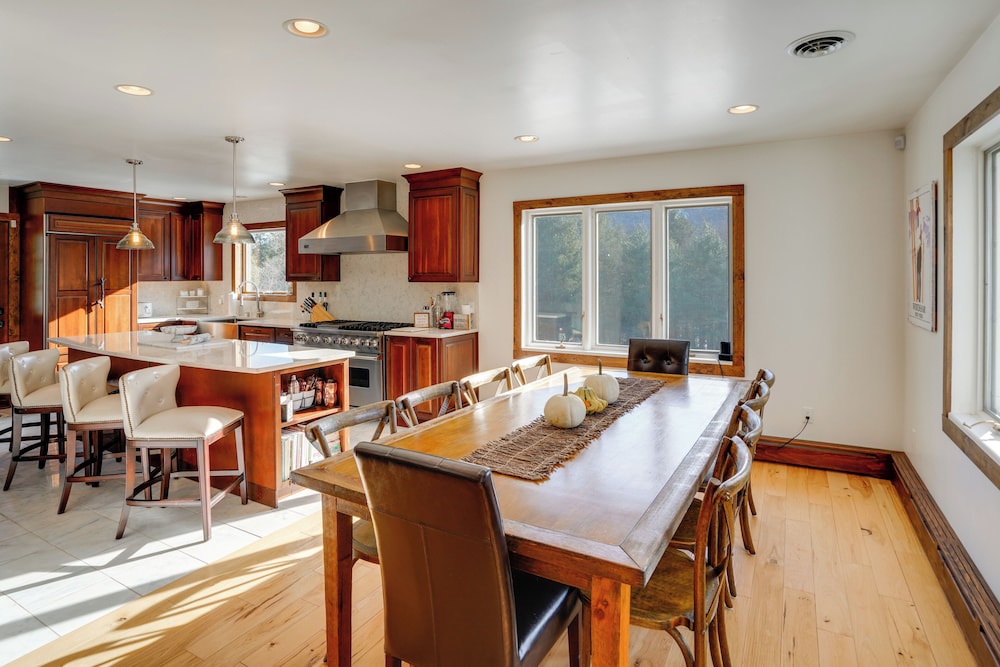 3 Mi to Colgate Lake: Mtn-view Home, Deck + Grill!