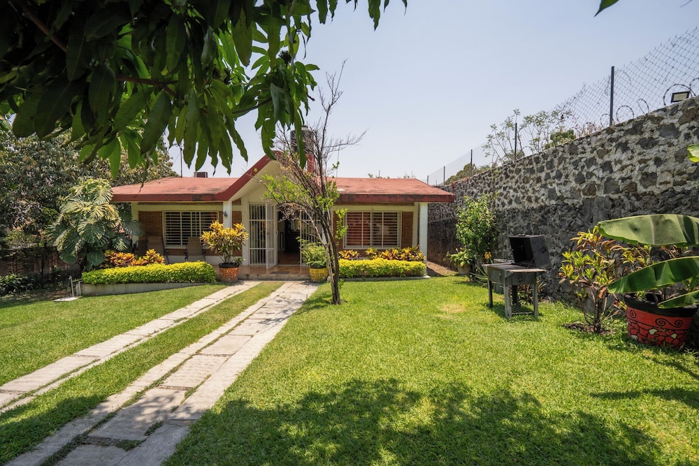 Vacation house with pool - Temixco 2 BR