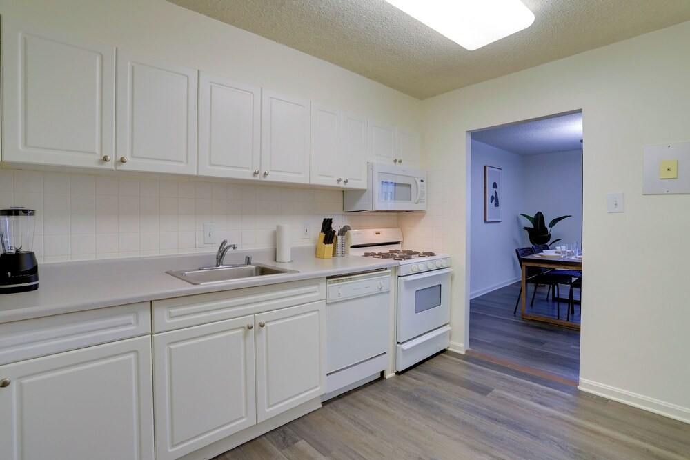 Stay with Comfort in Crystal City